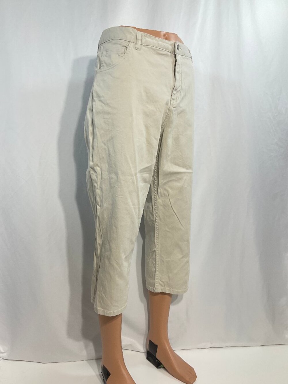 Cherokee Sz 16 3/$14 Cropped Khakis